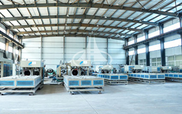 亞塑PVC管材生產(chǎn)車(chē)間